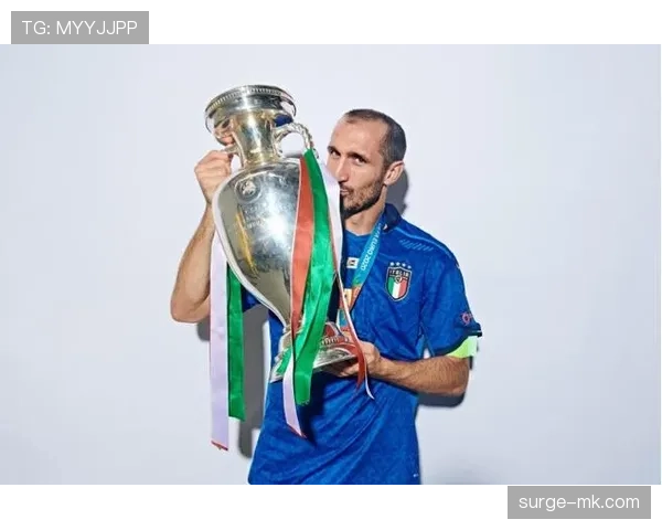 传奇意大利前锋弗朗切斯科·托蒂正式宣布退役，辉煌职业生涯引发全球球迷热议