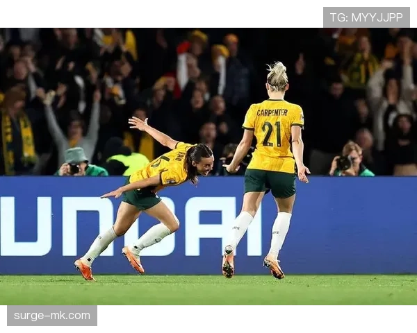 丹麦队强势晋级世界杯16强，展现出表现稳健的团队精神与竞技状态