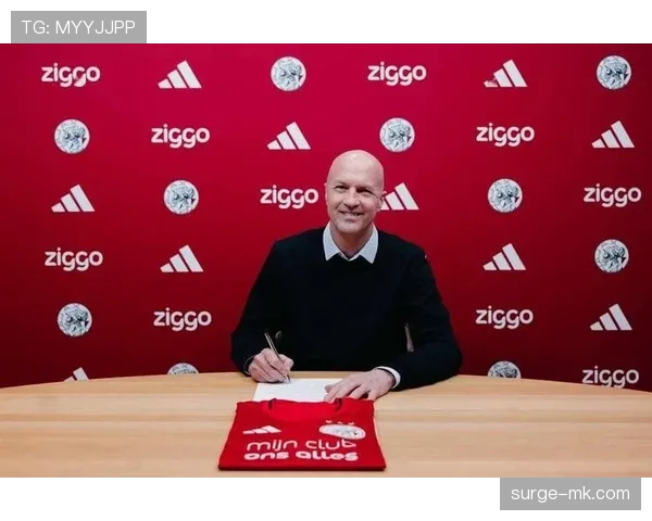 克鲁伊夫战术象征:传控理念与空间利用的现代足球遗产 克鲁伊夫战术象征:传控理念与空间利用的现代足球遗产