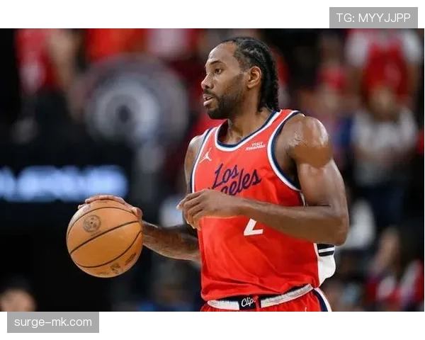 伦纳德利用挡拆效率提升，关键时刻得分能力显著拉开差距