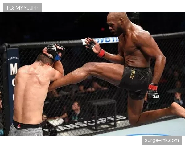 乔恩·琼斯训练完直接去提了辆限量超跑，油门声比对手倒地还响