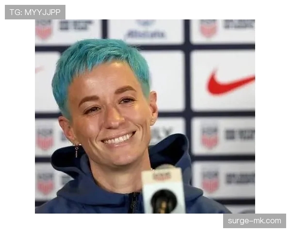 梅根·拉皮诺拎着限量球鞋去菜市场，我在旁边数着口袋里剩下的零头